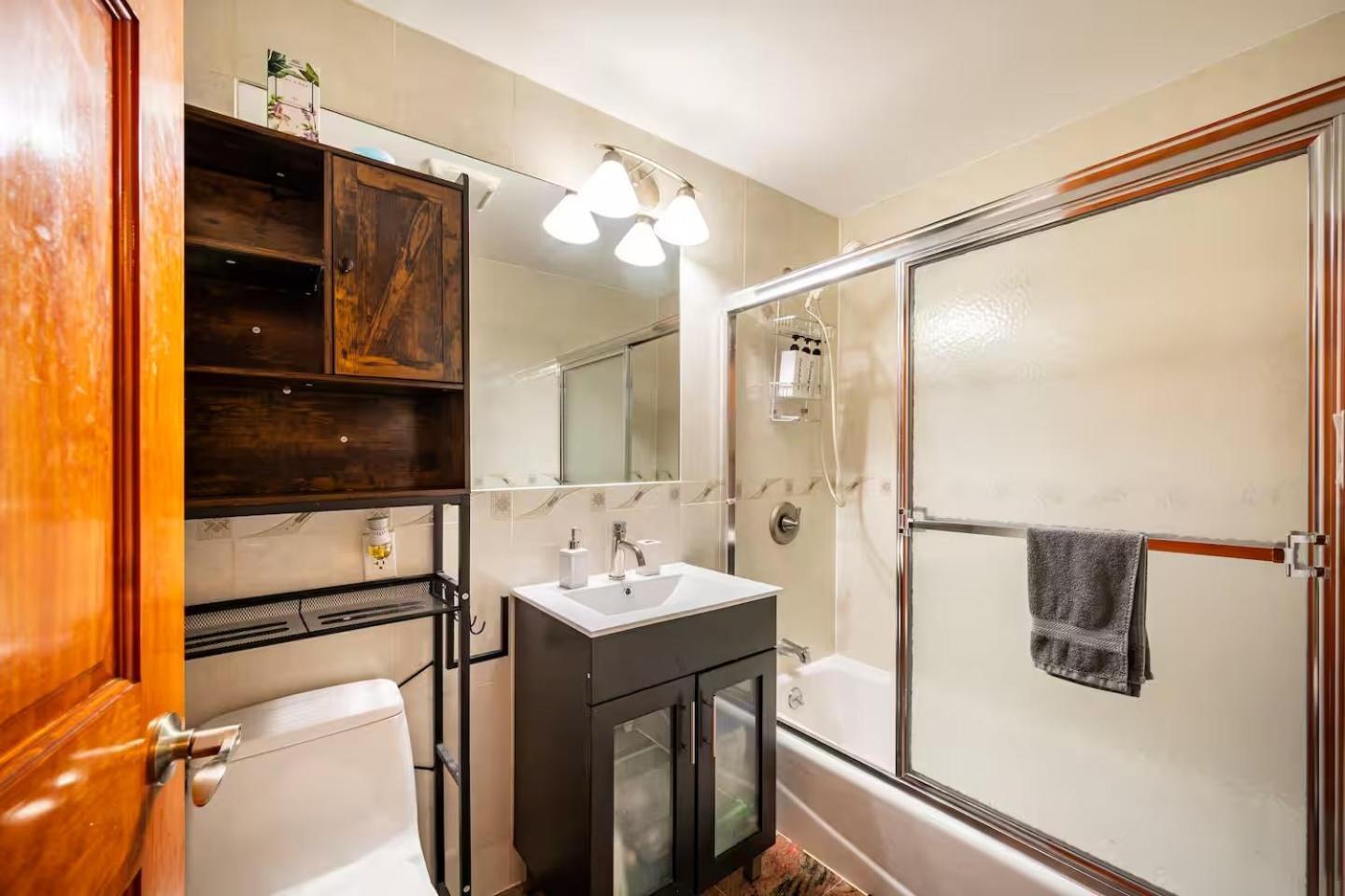 Privatunterkunft Large Private & Private Bathroom